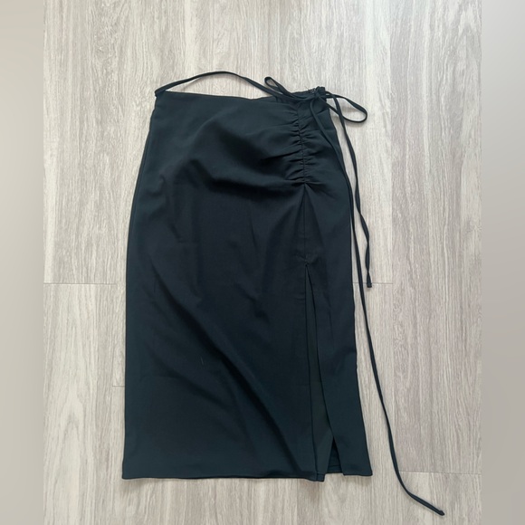 Abercrombie & Fitch Dresses & Skirts - Abercrombie & Fitch Black Midi Skirt with Ruched Tie Front smalll size